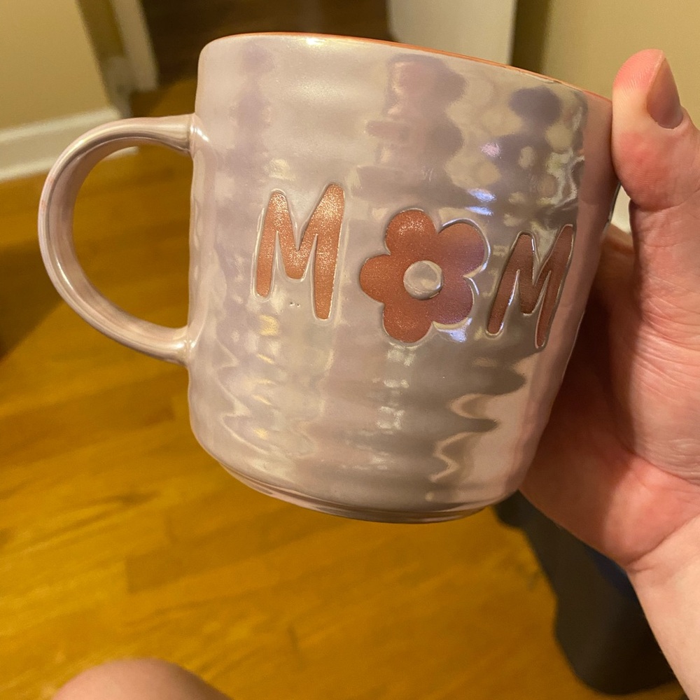FIRST OFFER GETS IT Ceramic 'Mom' Mug in Pink